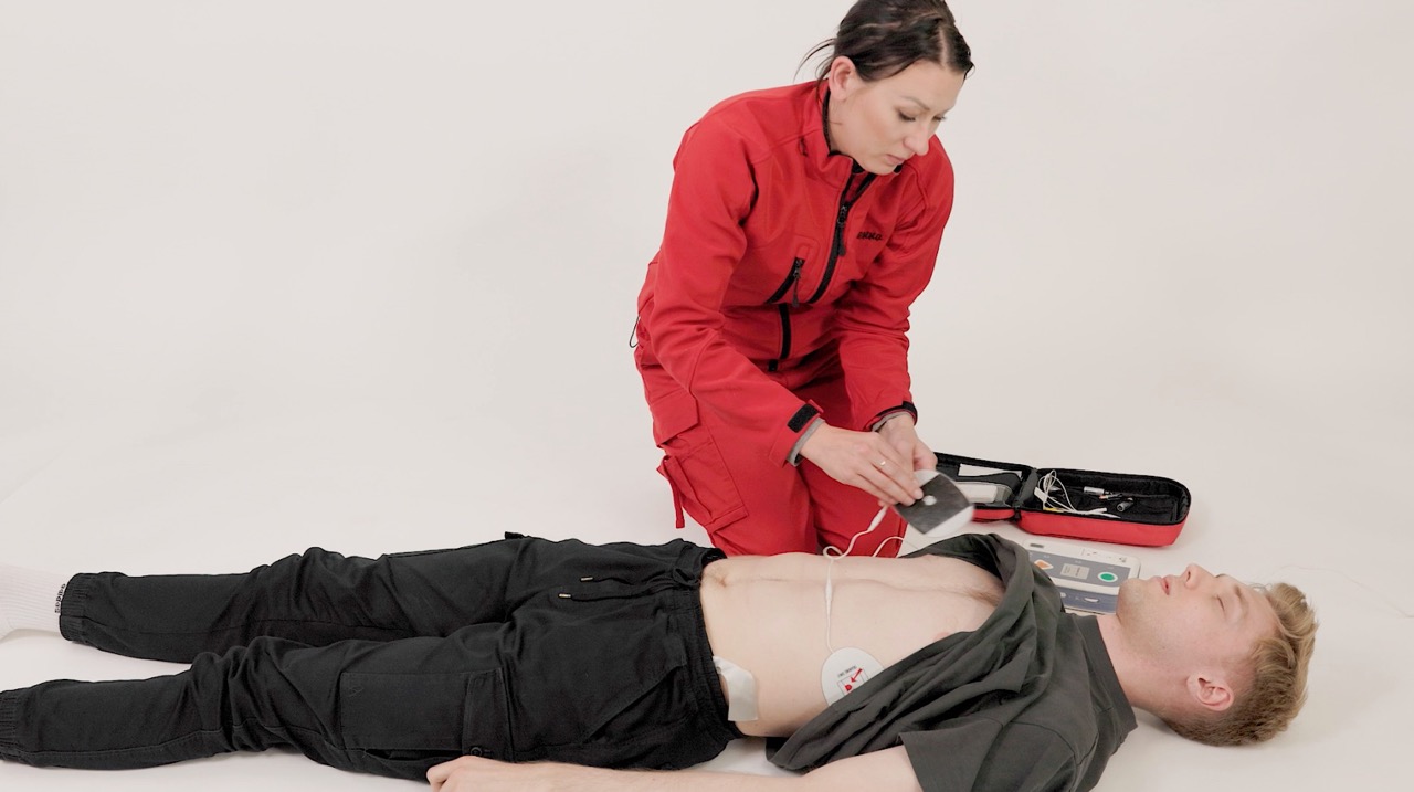 santimia-aed-defibrilaattori2 Large